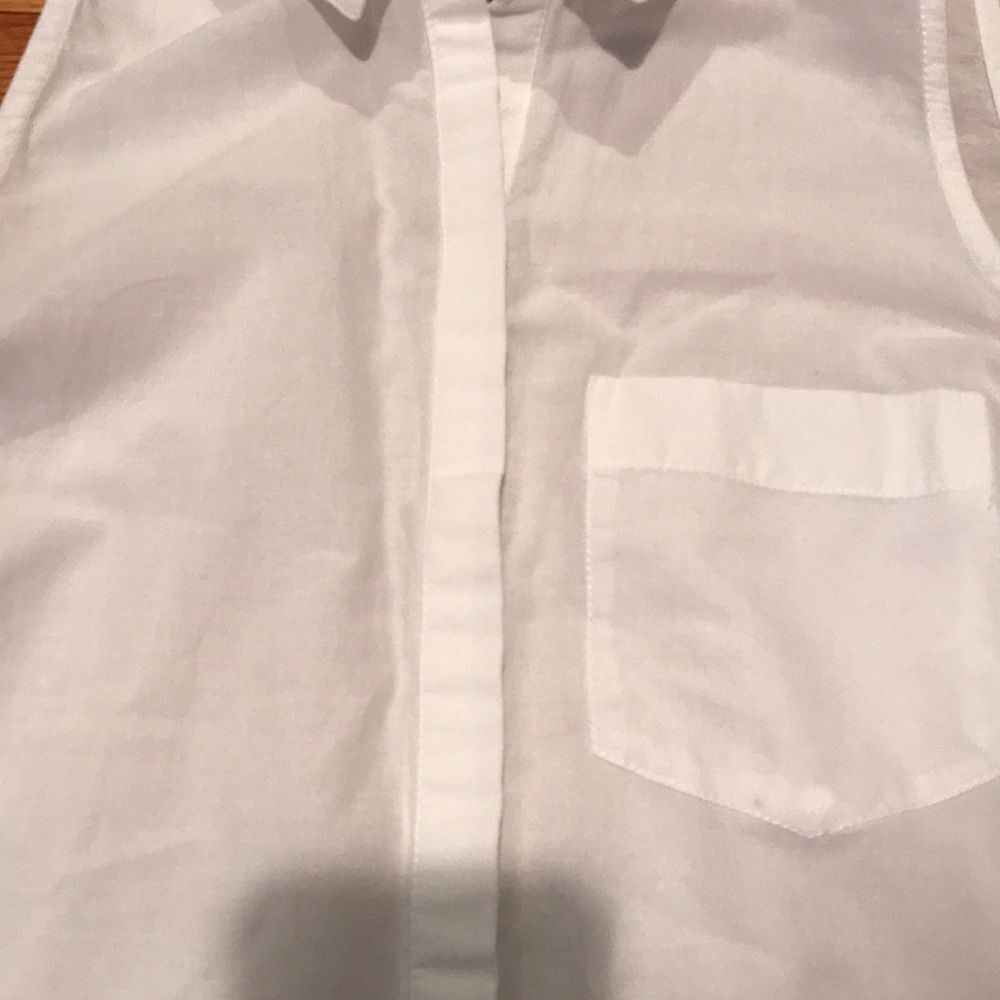 Old navy sleeveless eyelet - Picture 2 of 3